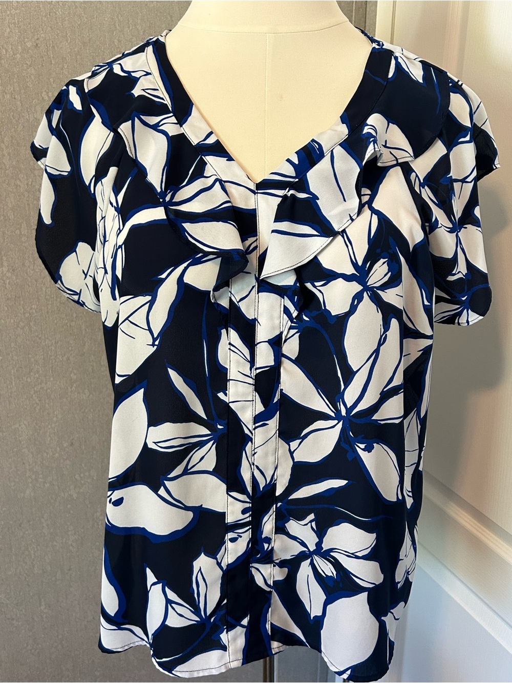 Liz Claiborne Navy & White Floral Ruffle Front Blouse